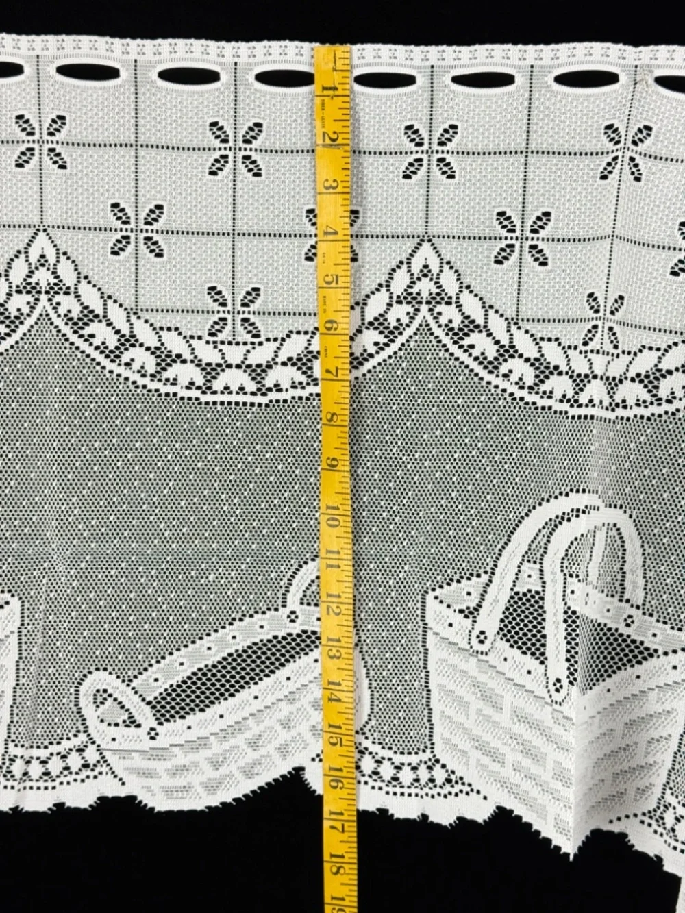 New with Tags Liechtenstein Basket Valance 60 X 17in Polyester Great Bay Lace